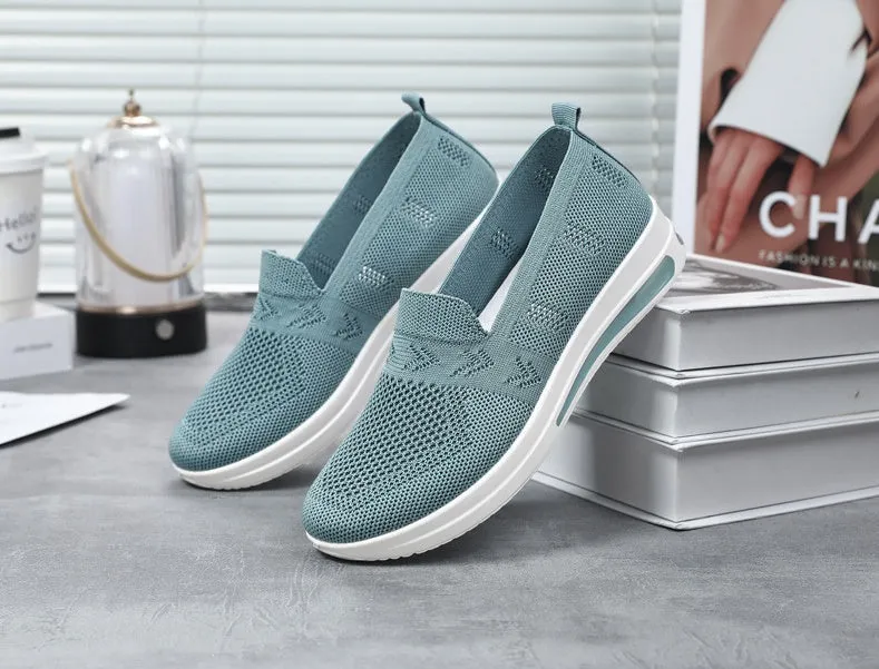 Breathable and Fashionable Slip-On Sneakers for a Classic Minimalist Look