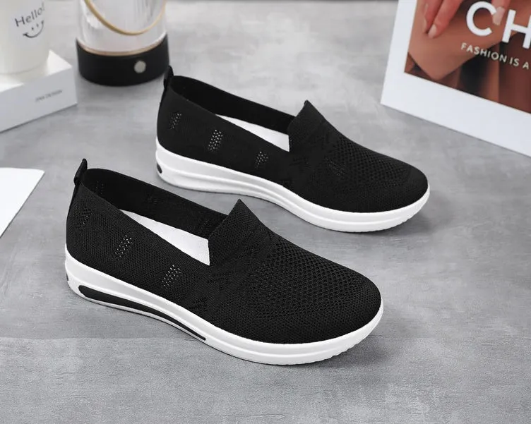 Breathable and Fashionable Slip-On Sneakers for a Classic Minimalist Look