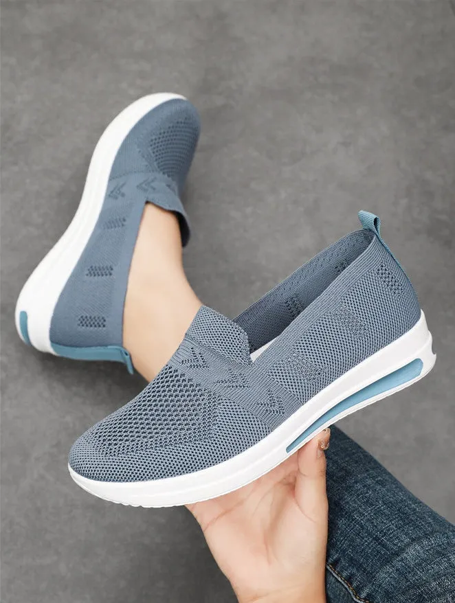 Breathable and Fashionable Slip-On Sneakers for a Classic Minimalist Look