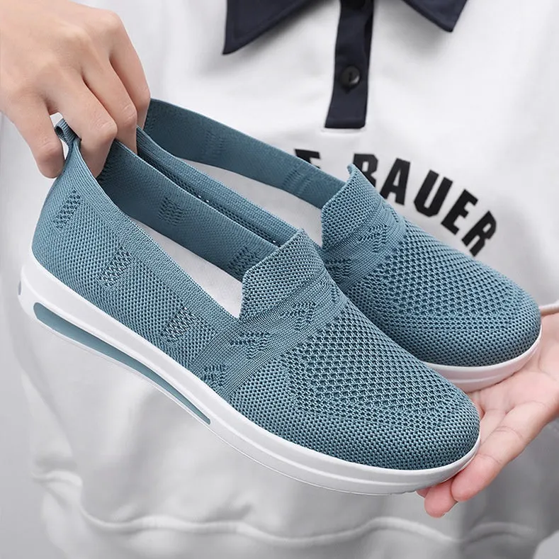 Breathable and Fashionable Slip-On Sneakers for a Classic Minimalist Look