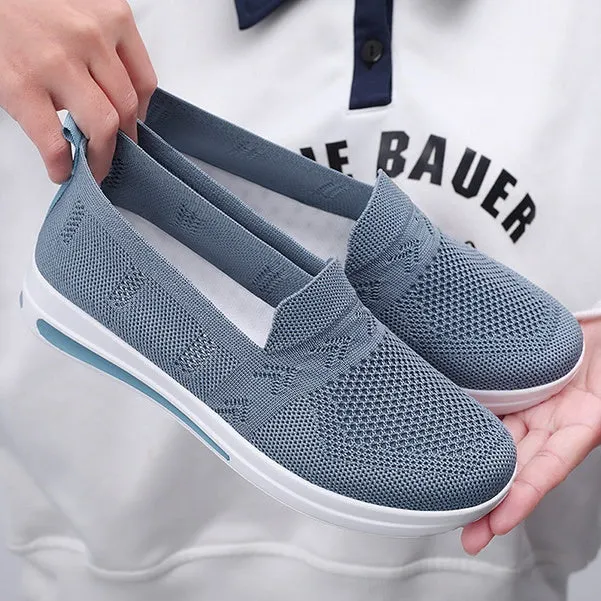 Breathable and Fashionable Slip-On Sneakers for a Classic Minimalist Look