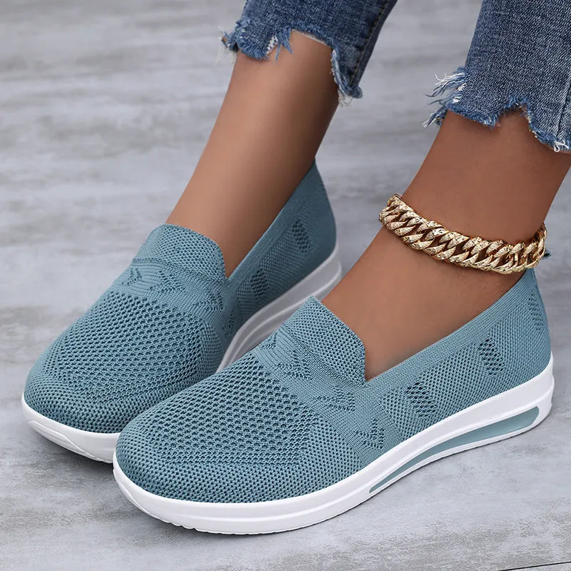 Breathable and Fashionable Slip-On Sneakers for a Classic Minimalist Look