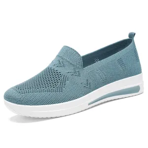 Breathable and Fashionable Slip-On Sneakers for a Classic Minimalist Look