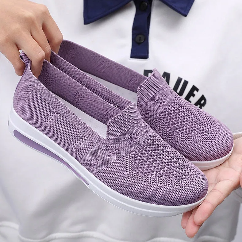 Breathable and Fashionable Slip-On Sneakers for a Classic Minimalist Look