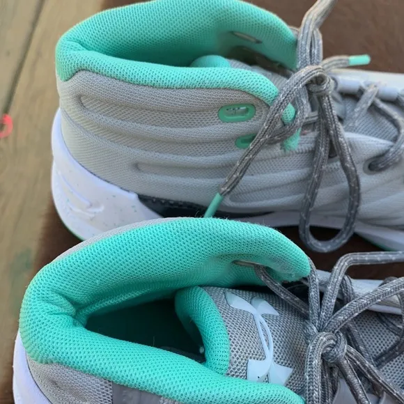 Under Armour Curry 3 shoes.