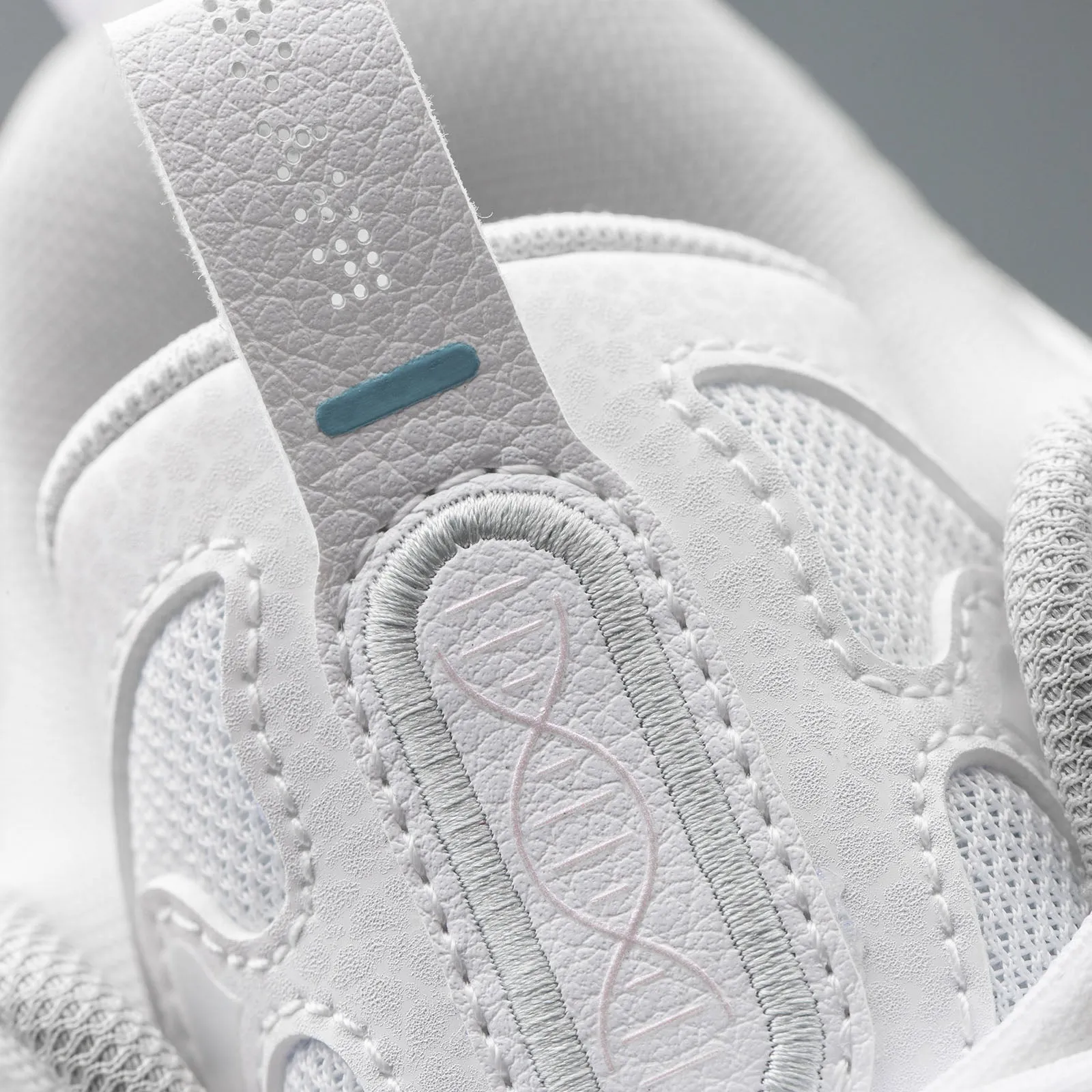 WOW 10 Low - 'White'